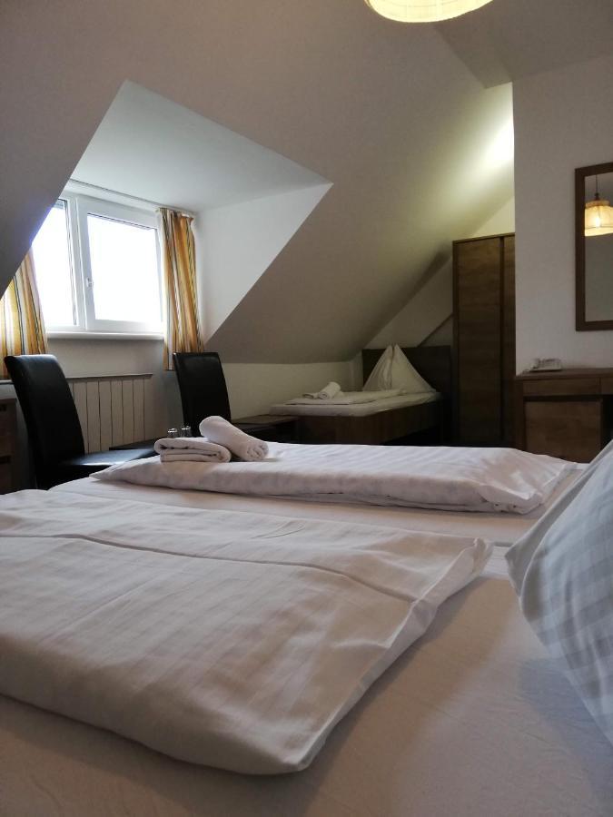 Hotel Familia Zamardi Bagian luar foto