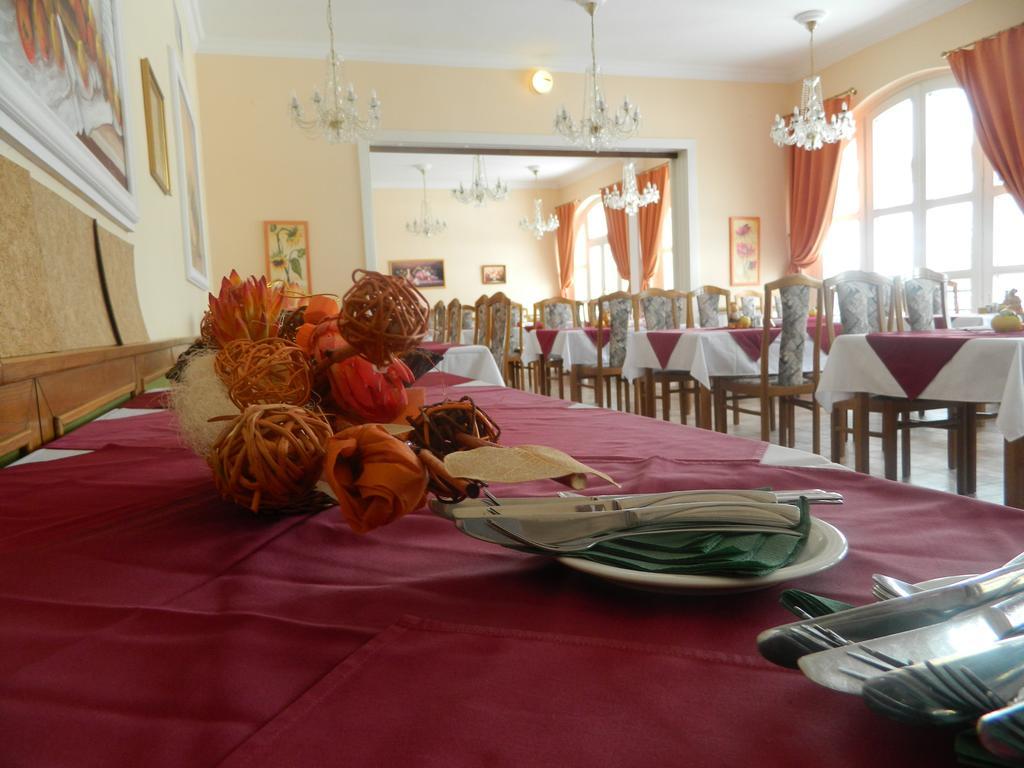 Hotel Familia Zamardi Bagian luar foto