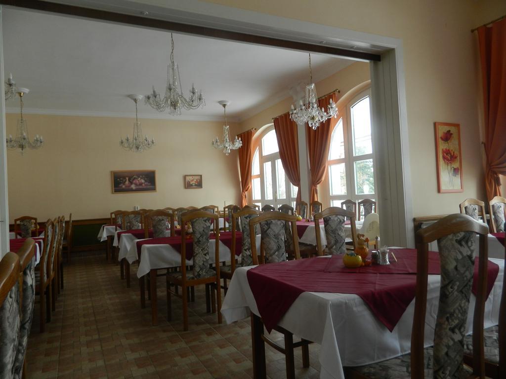 Hotel Familia Zamardi Bagian luar foto