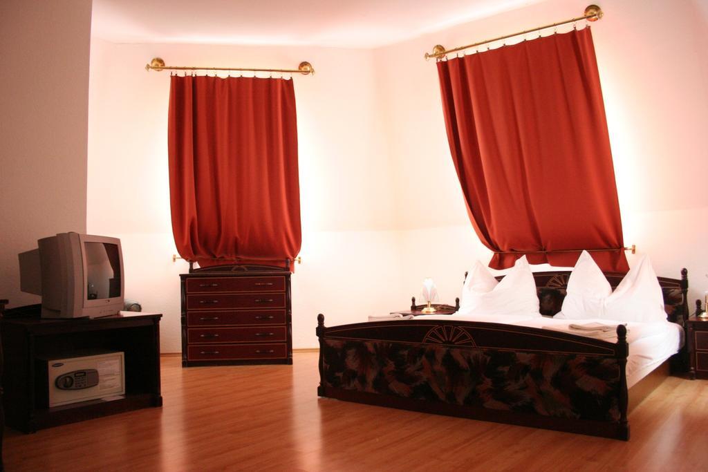 Hotel Familia Zamardi Bagian luar foto
