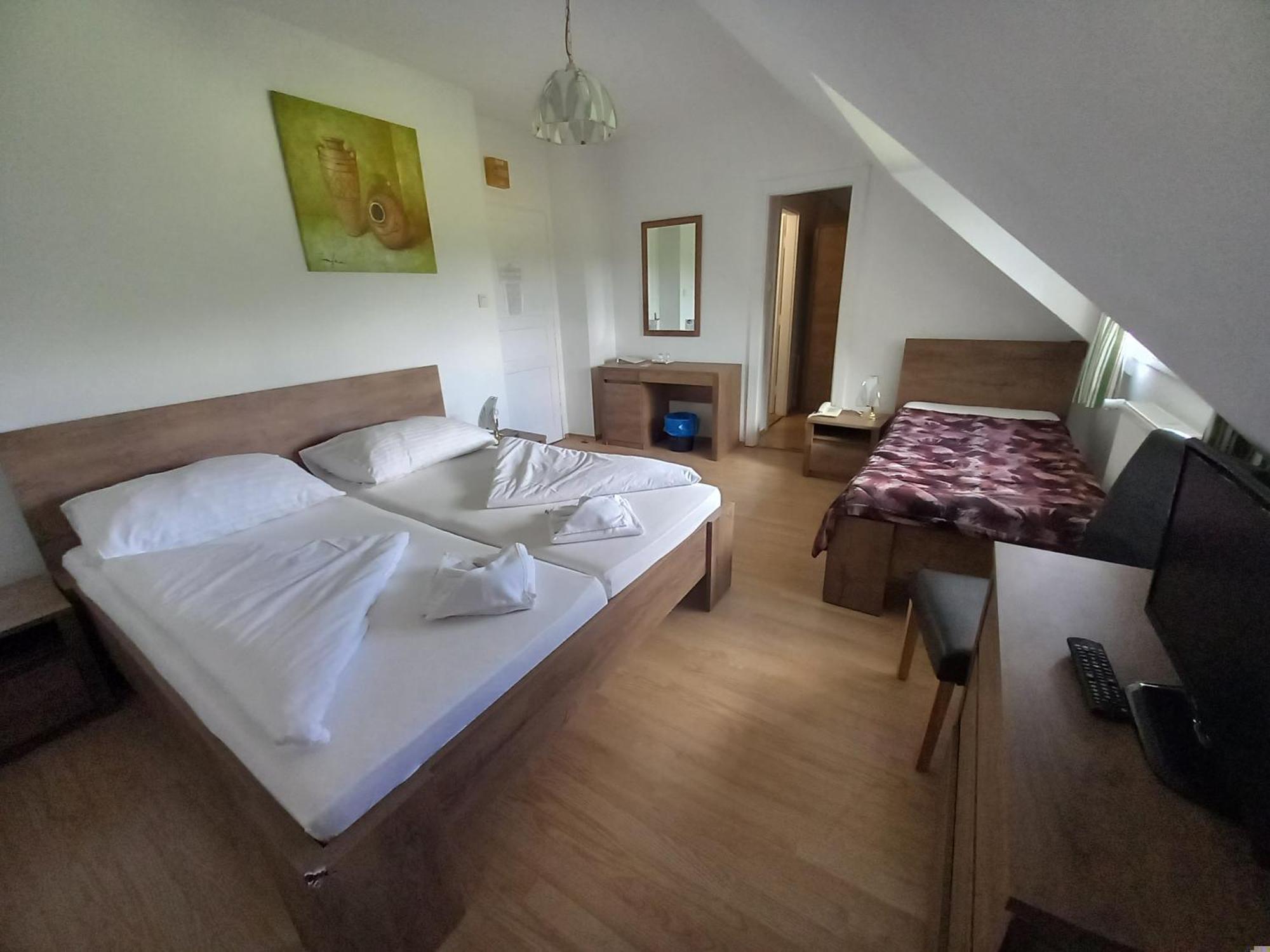 Hotel Familia Zamardi Ruang foto