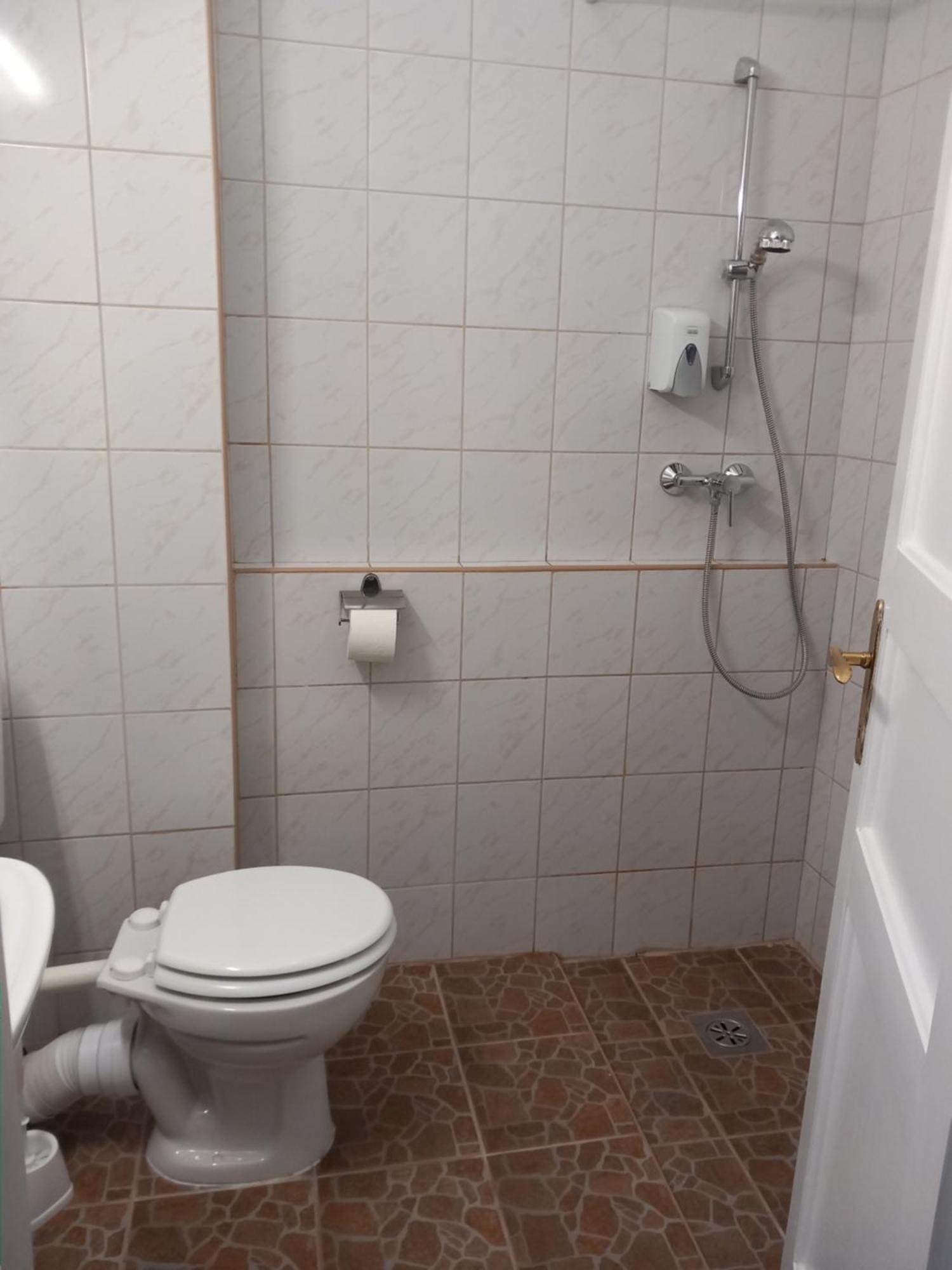 Hotel Familia Zamardi Bagian luar foto