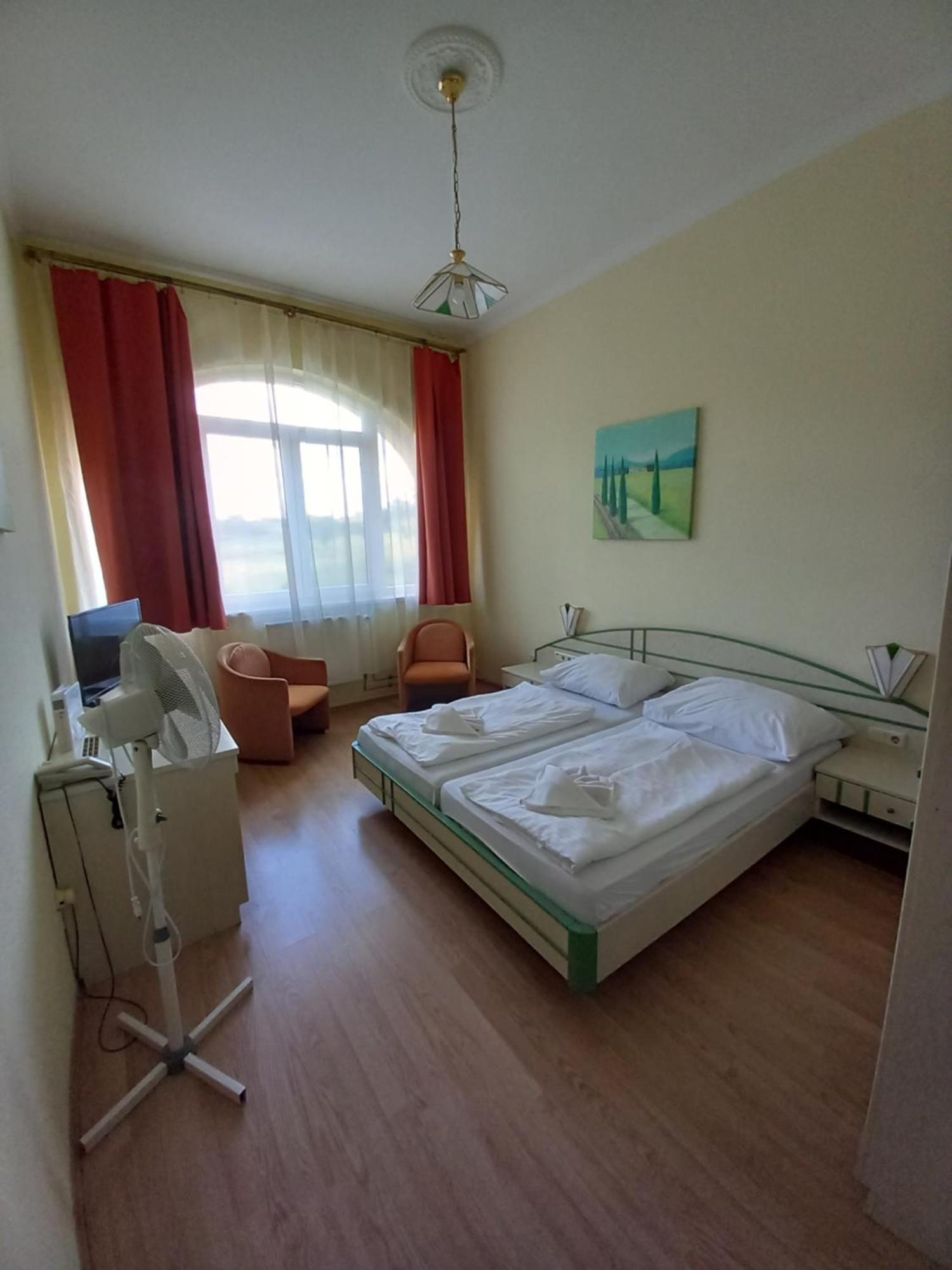Hotel Familia Zamardi Ruang foto