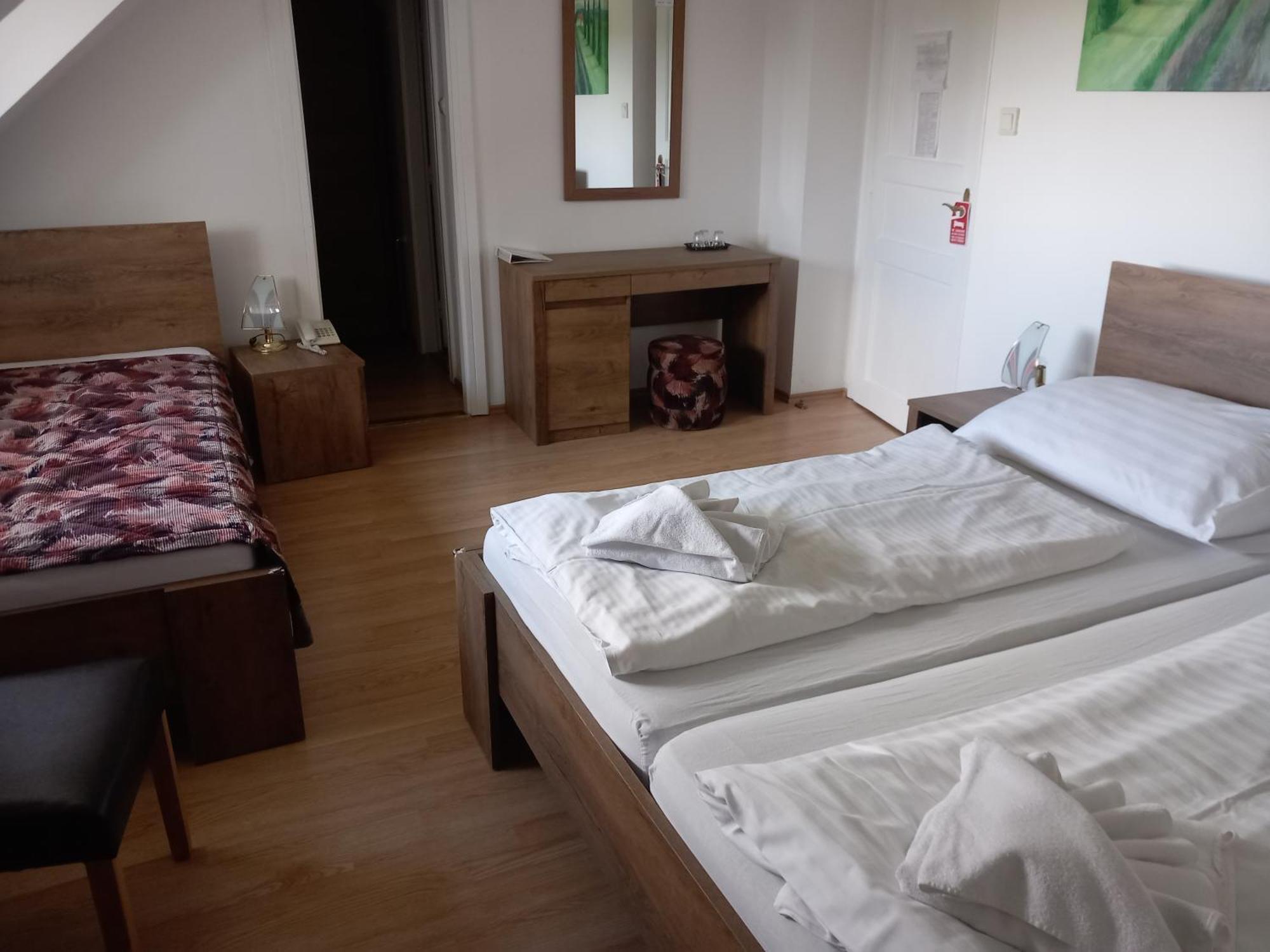 Hotel Familia Zamardi Ruang foto