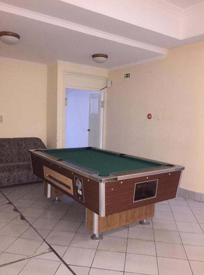 Hotel Familia Zamardi Bagian luar foto